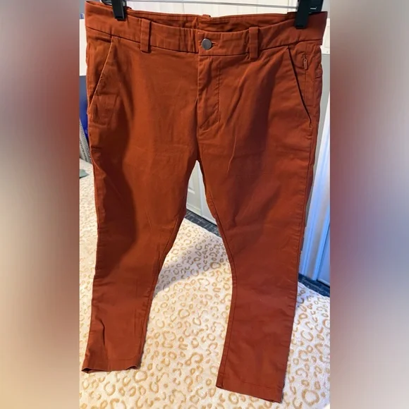 Lululemon athletica Women’s Burgundy 
Size: 30 - Picture 11 of 12